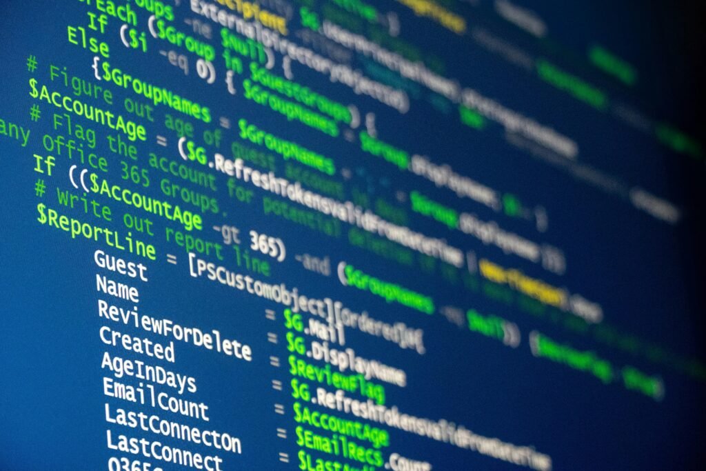 Computerbildschirm mit deutlich sichtbarem Codeausschnitt, der Softwareentwicklung und Programmieren veranschaulicht.