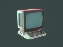 Alter Computer mit klassischer Tastatur und Maus auf einem Tisch, Symbol für technologische Entwicklung im Digitalbereich.