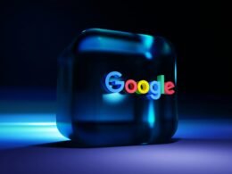 Blaues digitales Gerät auf heller Oberfläche, moderne Technologie, fotografiert von BoliviaInteligente