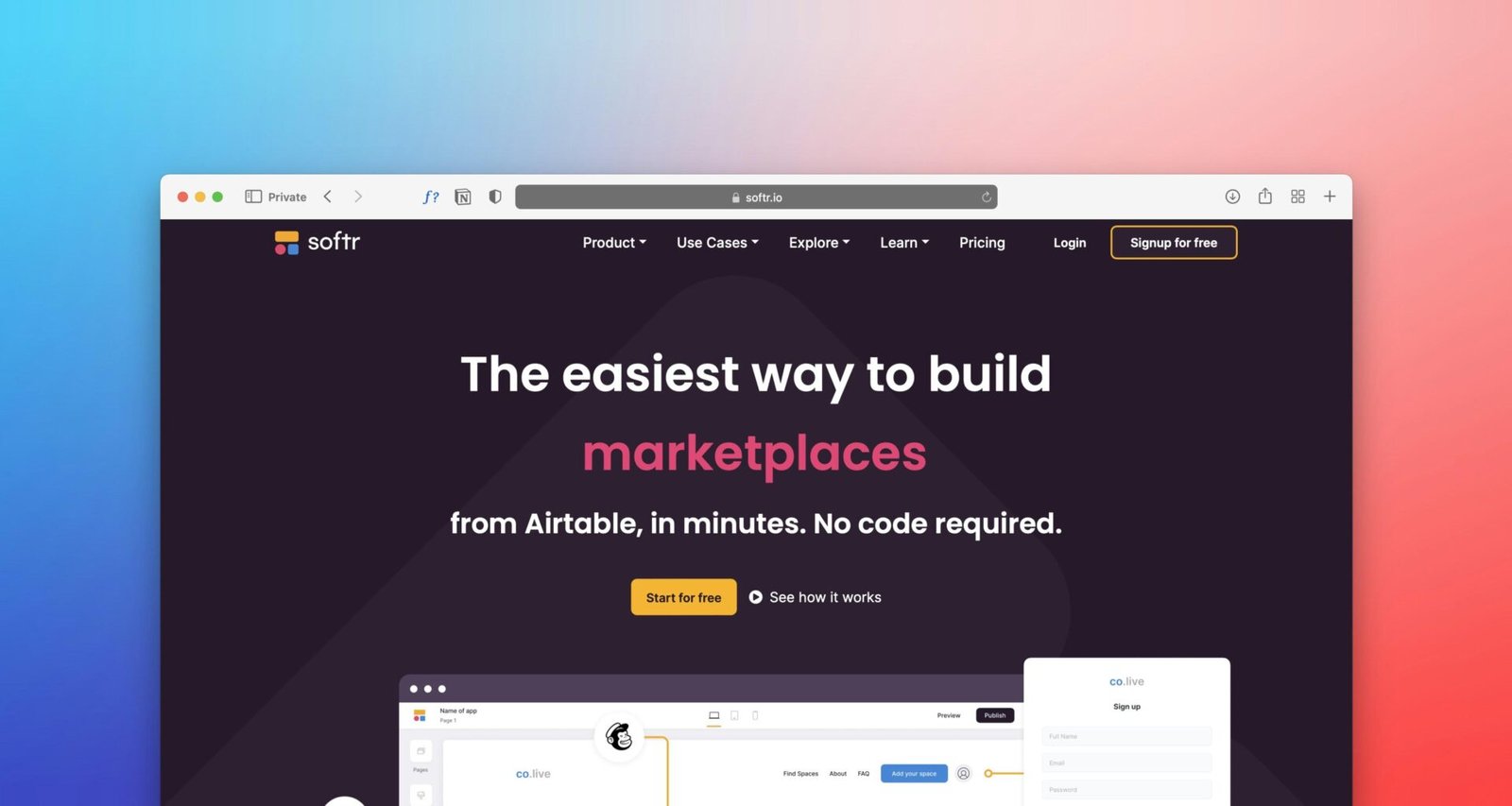 Ein Computerbildschirm zeigt den Schriftzug 'the easy way to build marketplaces' vor dunklem Hintergrund.