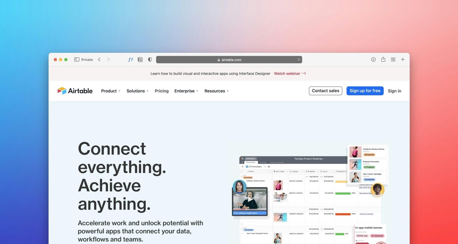 Ein Computerbildschirm mit einem angezeigten motivierenden Zitat in einem modernen Büro