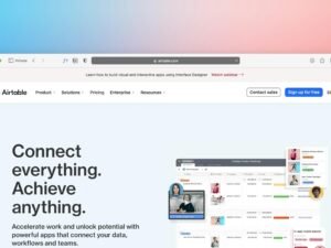 Ein Computerbildschirm mit einem angezeigten motivierenden Zitat in einem modernen Büro