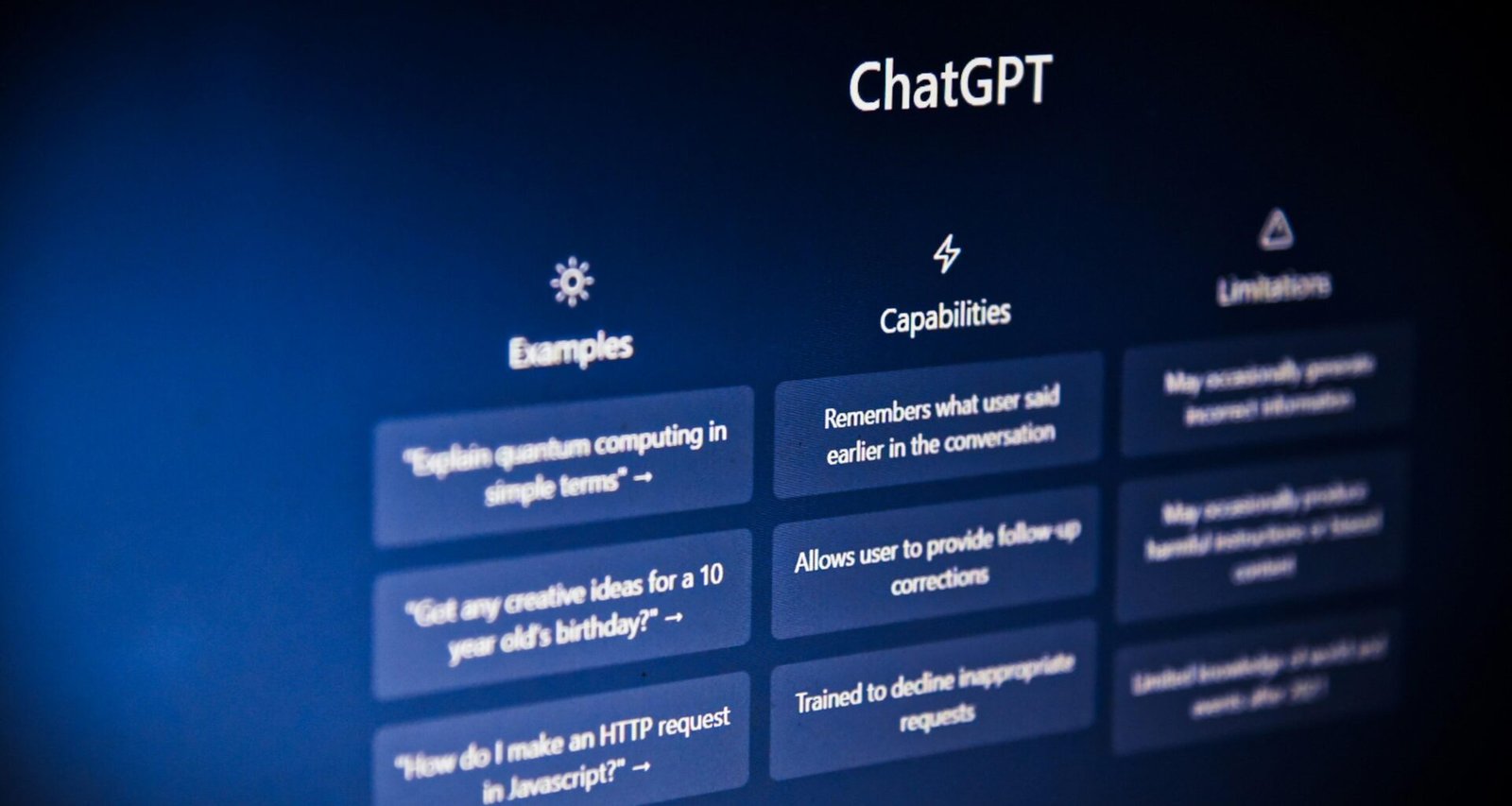 Computerbildschirm mit zahlreichen Buttons auf der Benutzeroberfläche als Beispiel für modernes UX-Design