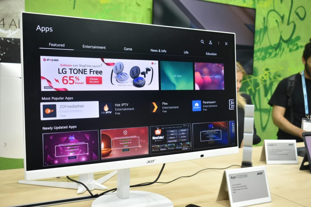 Ein Computerbildschirm präsentiert die Benutzeroberfläche eines App-Stores mit verschiedenen Softwareanwendungen.