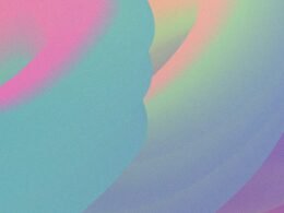 Ein Smartphone vor einem unscharfen Hintergrund in Rosa und Blau, fotografiert als Symbol für mobile Technologie.