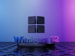 Lila und blauer Raum mit an der Wand angebrachtem Windows 12 Logo, modernes und auffälliges Design