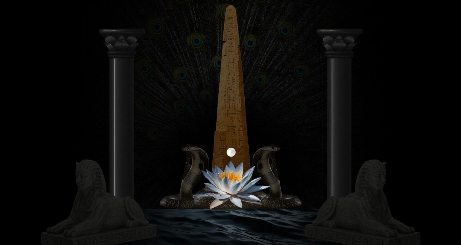 Ein hoher Obelisk, eingerahmt von steinernen Sphinxfiguren und dekorativen Säulen, steht im Mittelpunkt des Bildes.
