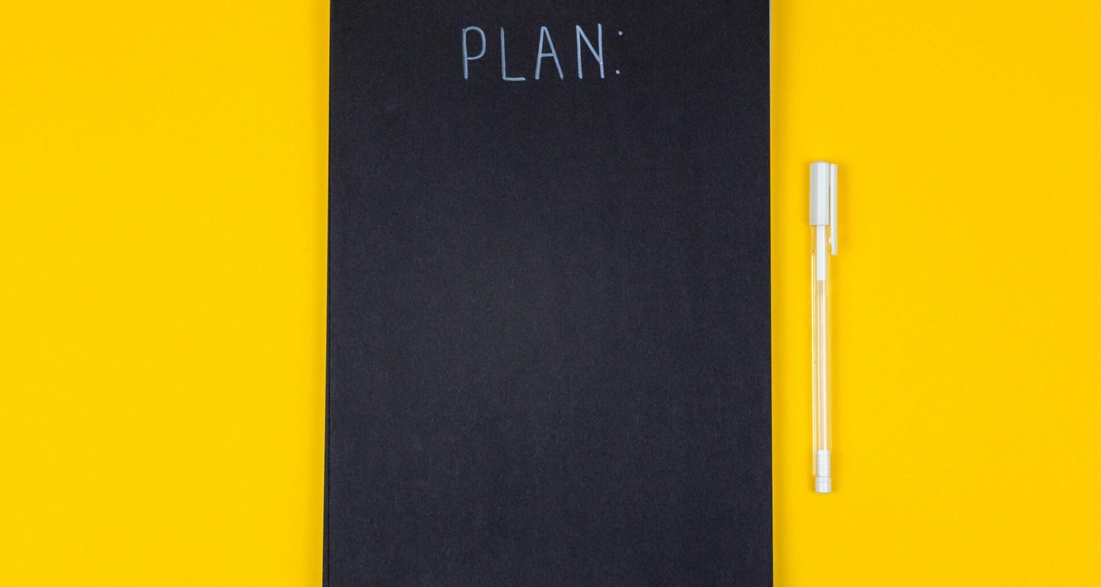 Schwarzes, rechteckiges Gerät mit minimalistischem Design, geeignet für verschiedene technische Anwendungen