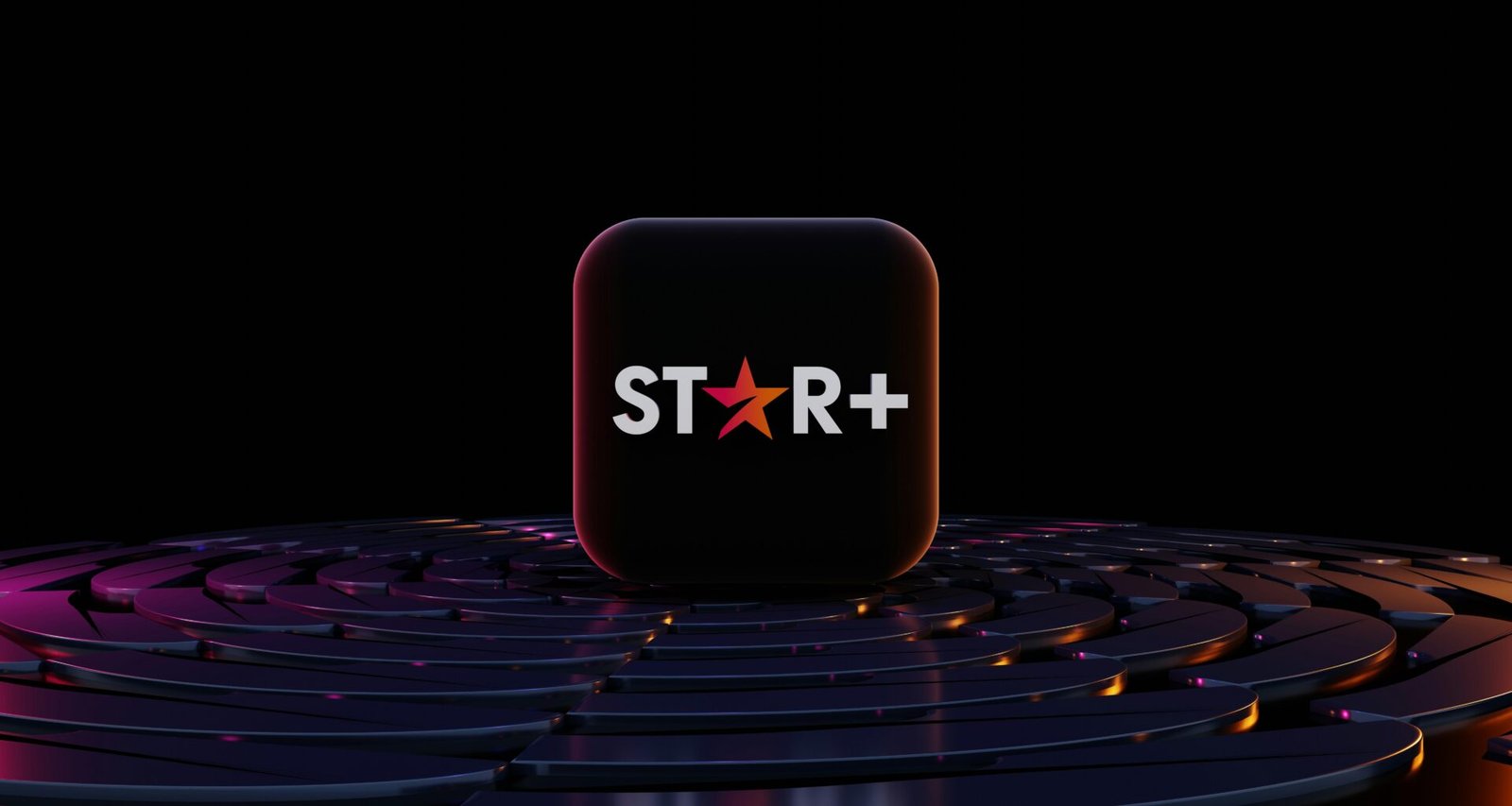 Star Plus Logo liegt auf einer Computer-Tastatur und symbolisiert die Verbindung von Streaming und Technologie.