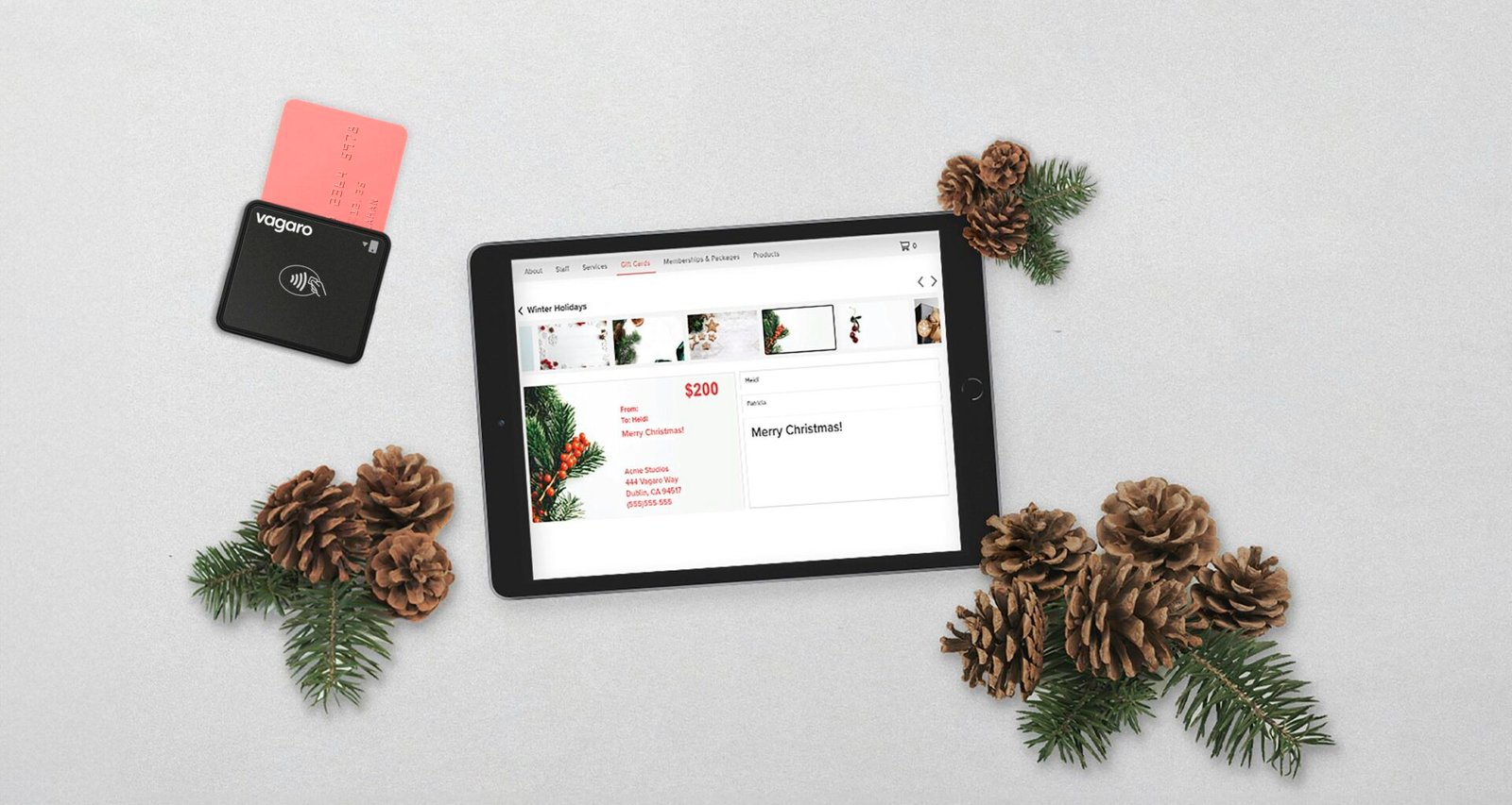 Ein Tablet-Computer steht auf einem Tisch neben mehreren Kiefernzapfen, Fokus auf Technik im modernen Umfeld.