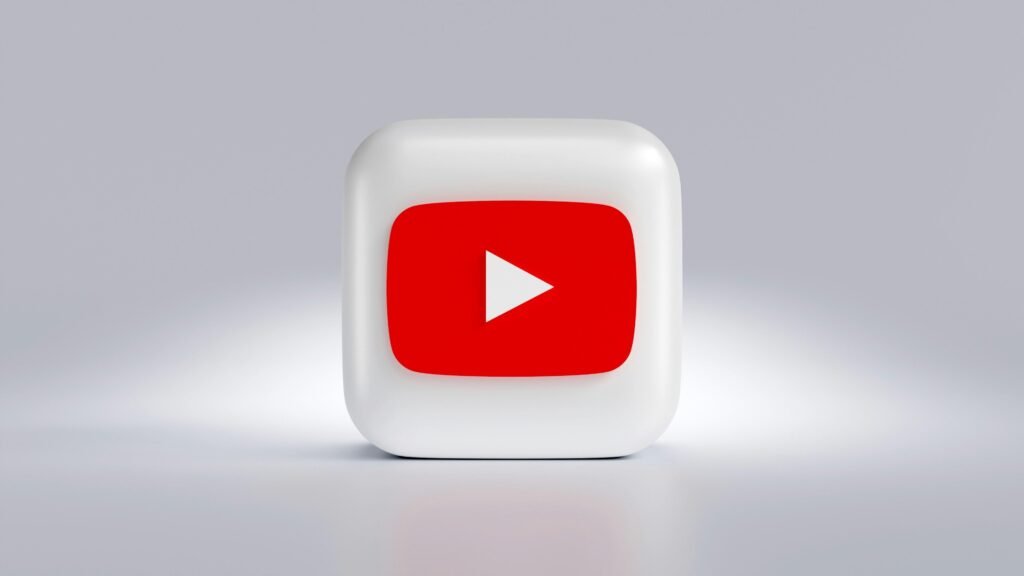 Quadratischer weißer Button mit rotem Pfeil, abstrahiertes Symbol für Navigation oder Auswahl in modernen Webinterfaces
