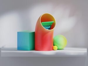 Verschiedene bunte Gegenstände sind ordentlich auf einem weißen Regal angeordnet und bilden einen farbenfrohen Akzent.