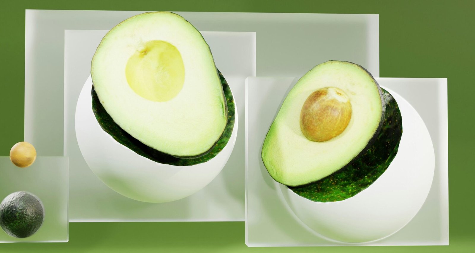 Eine reife Avocado wurde der Länge nach halbiert und auf einem weißen Teller platziert, Kern sichtbar.