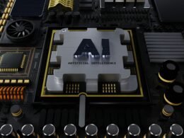 Nahaufnahme einer Computerplatine mit sichtbarem Logo, viele feine Leiterbahnen und elektronische Komponenten im Fokus