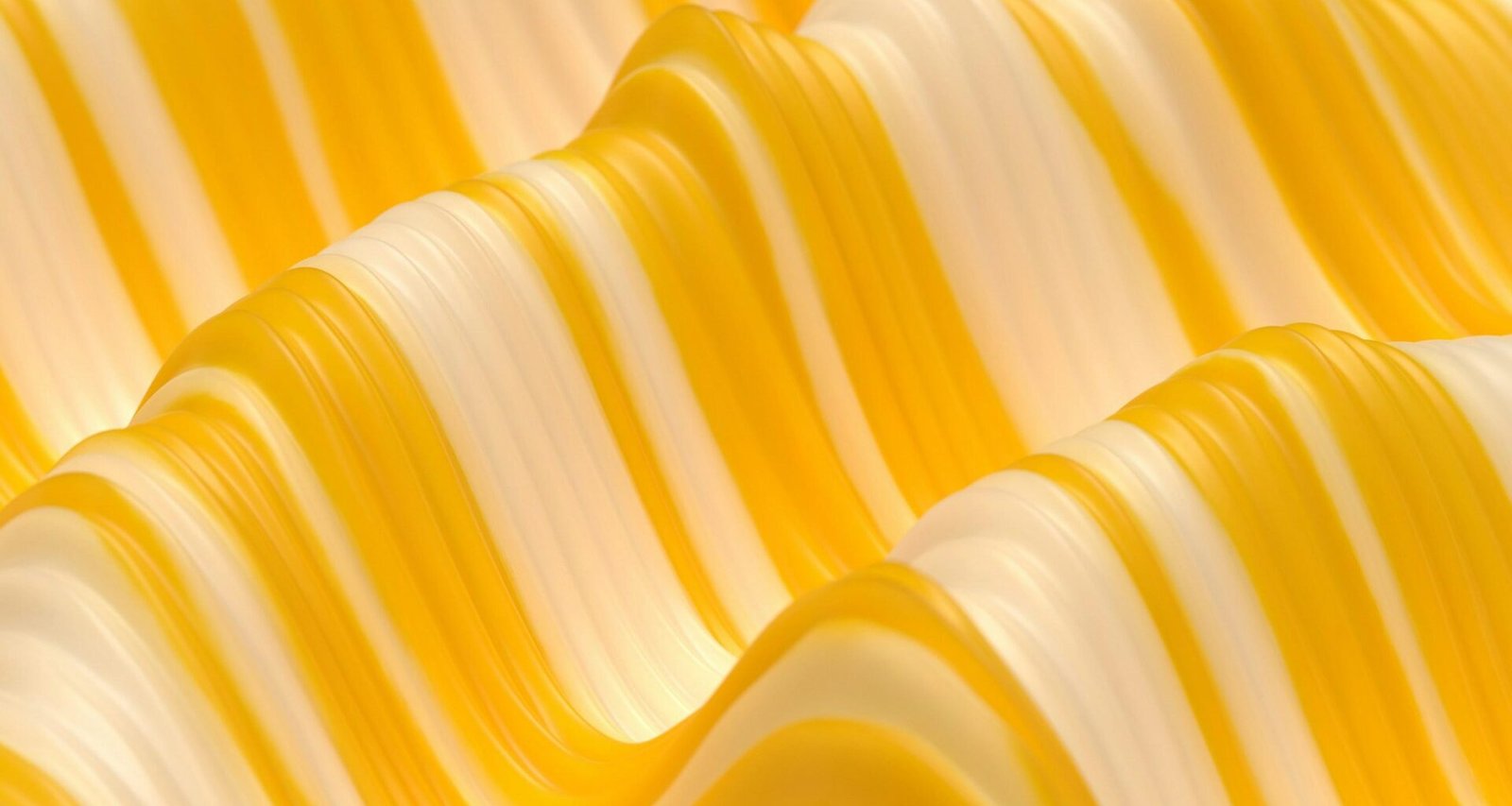 Detailaufnahme eines gewellten Stoffes in Gelb und Weiß mit klar erkennbarer Struktur, Fokus auf Materialtextur.