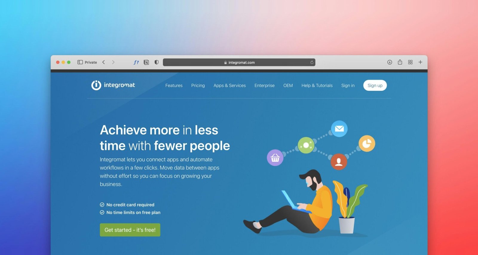 Eine Person sitzt auf einem Fußboden und verwendet einen Laptop zur Arbeit oder für Online-Kommunikation.