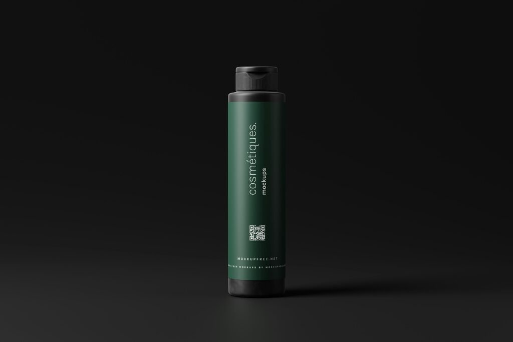 Eine Tube Shampoo steht aufrecht vor schwarzem Hintergrund und präsentiert ein minimalistisches Produktdesign.