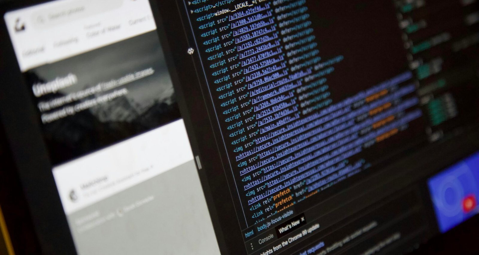 Ein Computerbildschirm mit geöffnetem Programmfenster zeigt einen laufenden Softwareprozess am Arbeitsplatz.