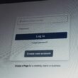 Facebook Login Bildschirm mit sichtbaren E-Mail- und Passwortfeldern auf einem digitalen Gerät, moderne Benutzeroberfläche