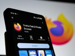 Die Firefox Browser-App ist auf dem Bildschirm eines Smartphones geöffnet und zeigt die Benutzeroberfläche deutlich.