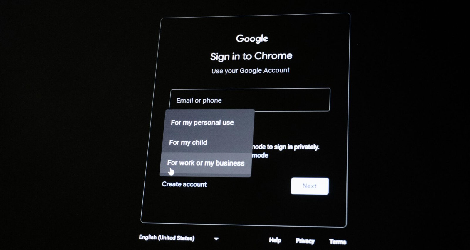 Anmeldeseite von Google Chrome auf einem Bildschirm mit Möglichkeiten zur Eingabe eines Google-Kontos.