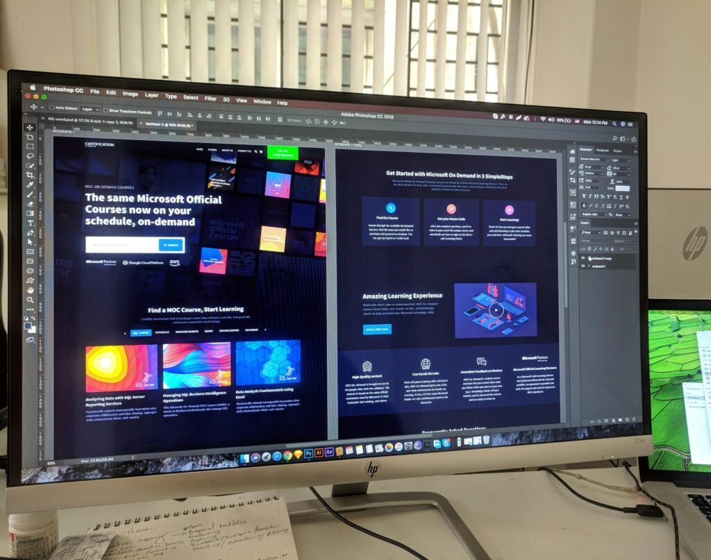 Grauer Flachbildschirm auf einem Schreibtisch, geeignet für Büroarbeiten und digitale Workflows