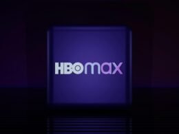 HBO Max Logo in Weiß vor einem satten lila Hintergrund, Fokus auf klares Streaming Branding ohne weitere Elemente