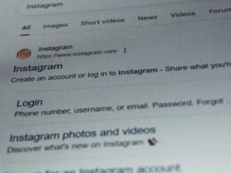 Instagram Login-Seite auf einem Computerbildschirm mit sichtbarem Anmeldefenster für Nutzer