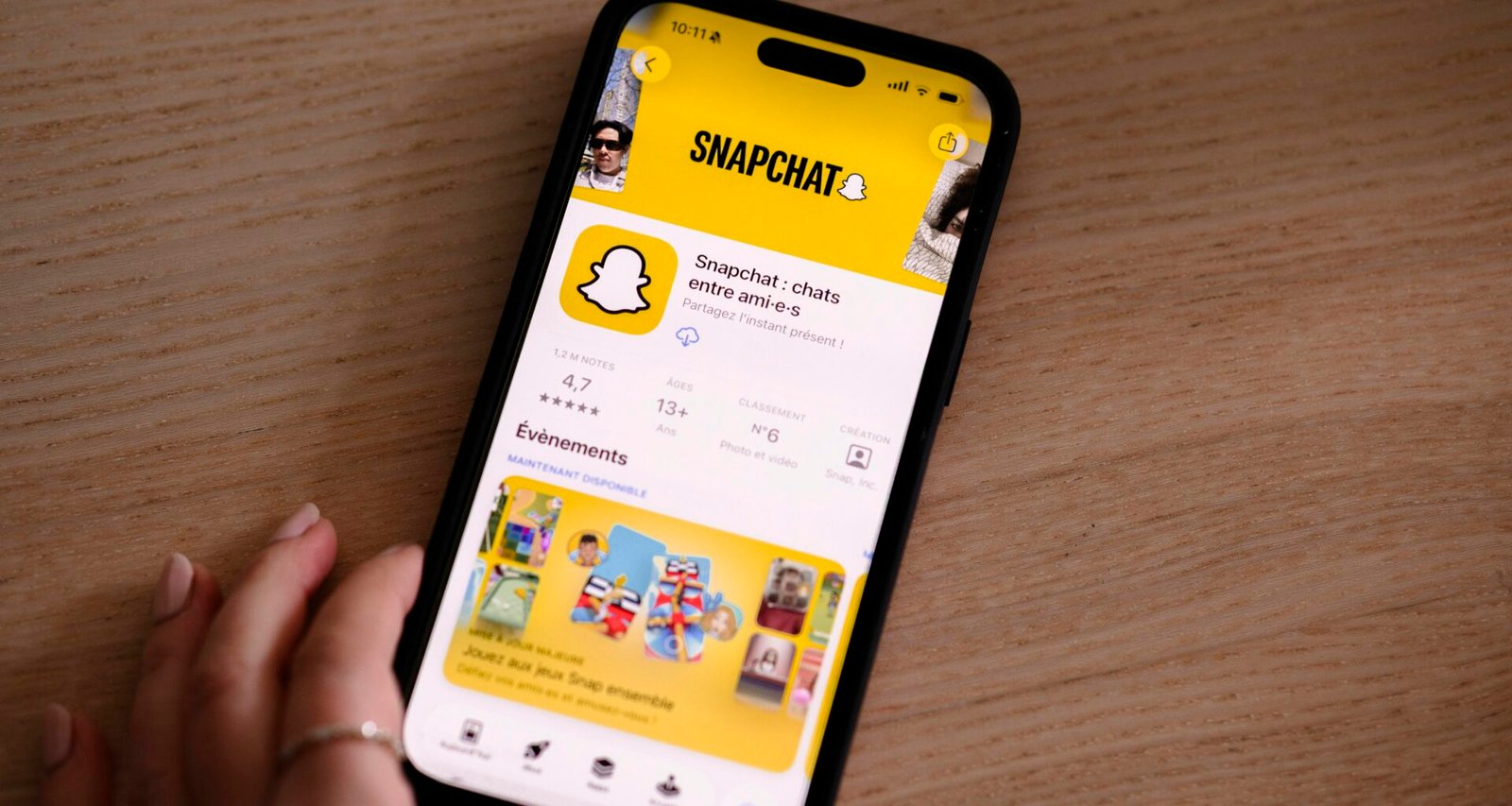 Ein iPhone zeigt die Snapchat-App-Seite im App Store an. Fokus liegt auf der Bedienoberfläche und der Darstellung von App-Details.