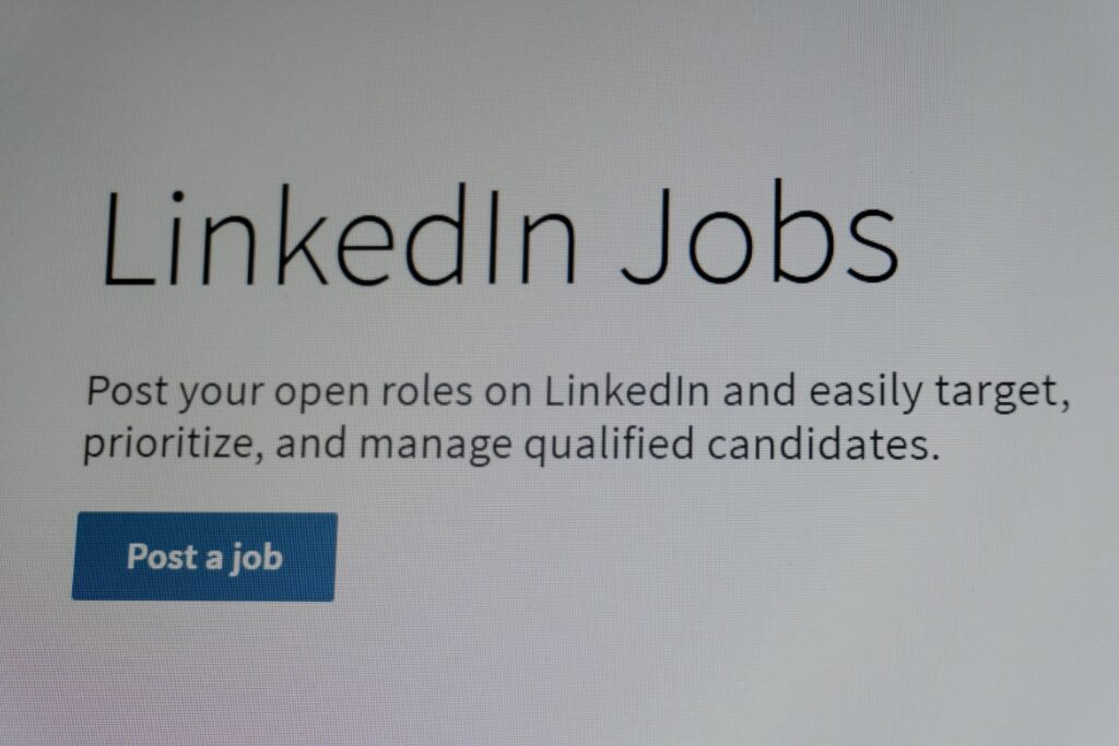 LinkedIn Jobs Benutzeroberfläche mit sichtbarem Button zum Veröffentlichen eines neuen Stellenangebots
