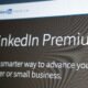 Screenshot der LinkedIn Premium Webseite mit sichtbar platzierter Tagline im oberen Bereich des Bildschirms