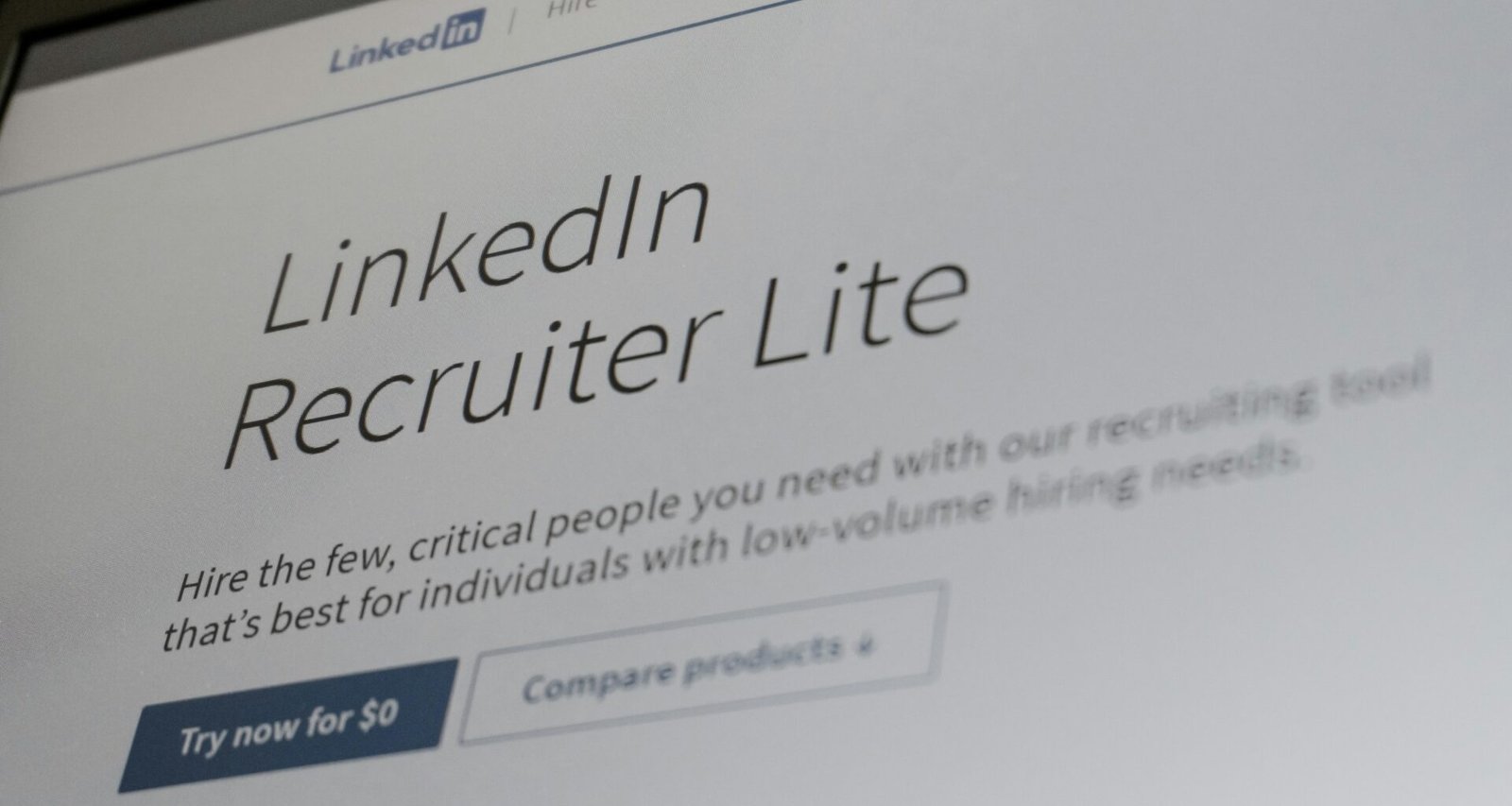 Der LinkedIn Recruiter Lite Webauftritt geöffnet auf einem Laptop-Display, mit klar sichtbarer Benutzeroberfläche.