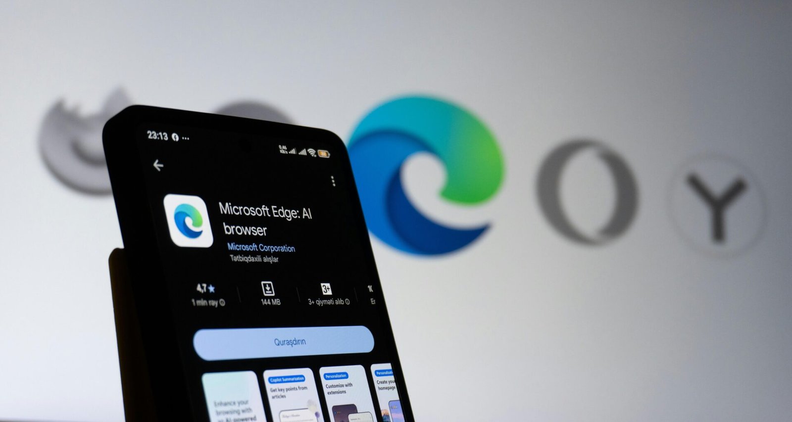 Microsoft Edge App geöffnet auf einem Smartphone-Display, moderner Hintergrund, Fokus auf die Benutzeroberfläche