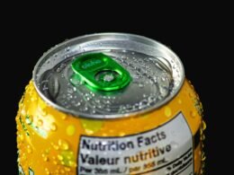 Nahaufnahme einer Wasser-Dose als Beispiel für innovative Verpackungslösungen der Getränkeindustrie