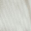 Detailreiche Nahaufnahme eines weißen Stoffes mit deutlicher Stoffstruktur und feinem Gewebe