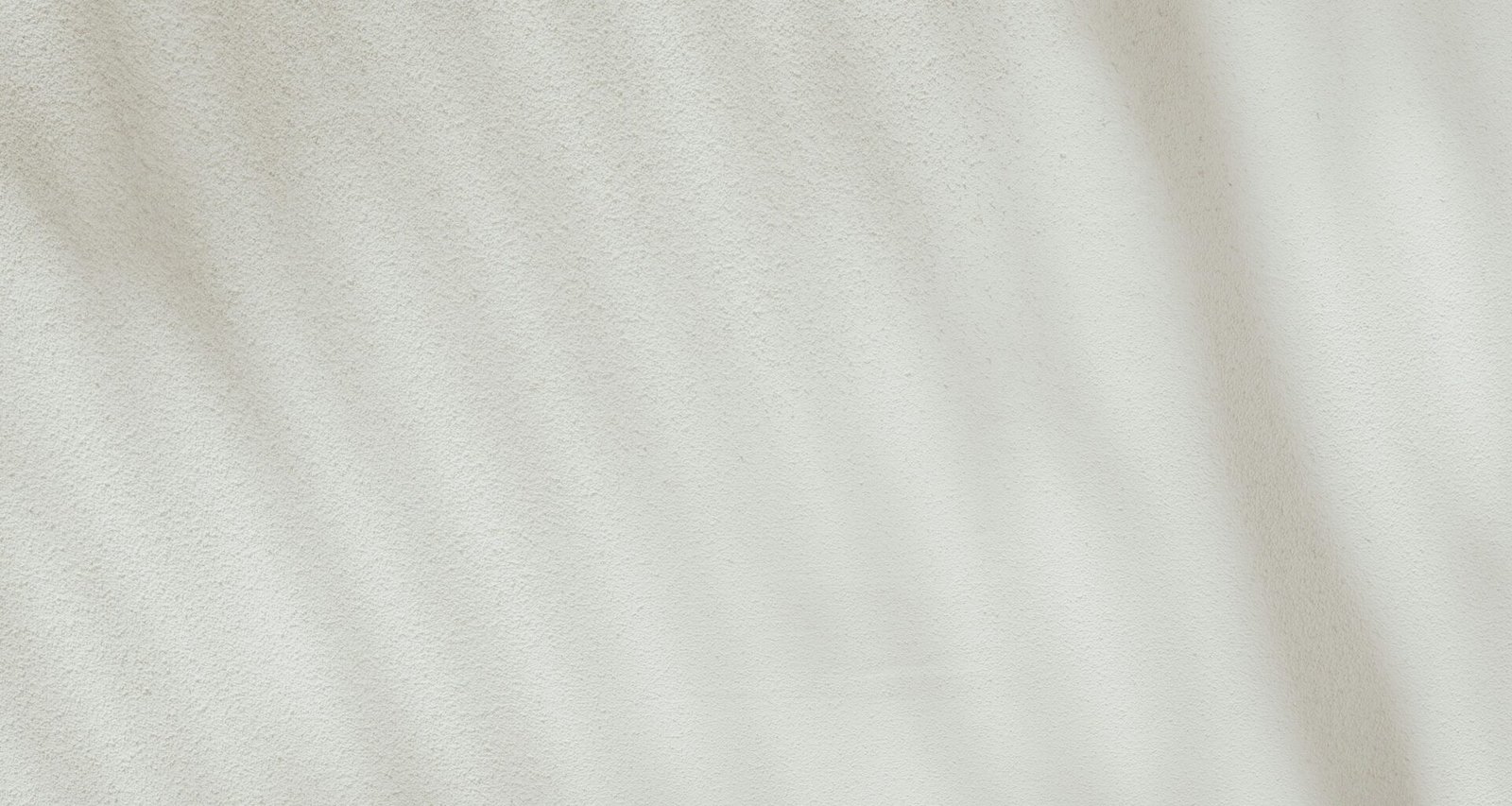 Detailreiche Nahaufnahme eines weißen Stoffes mit deutlicher Stoffstruktur und feinem Gewebe