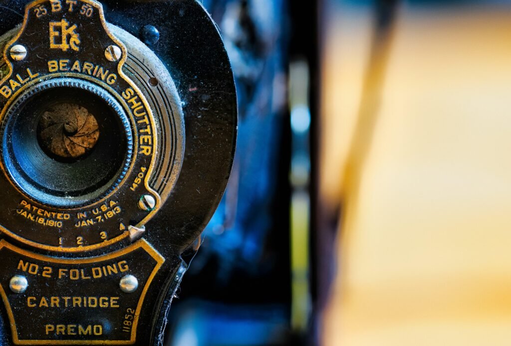 Faltbare Produktetiketten auf einer Kartusche, fotografiert für einen Beitrag zu innovativen Verpackungslösungen