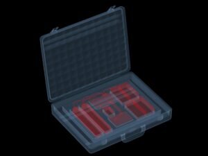 Offener schwarzer Koffer mit sortierten roten Werkzeugen, ideal für technische Aufgaben und Reparaturen auf einen Blick