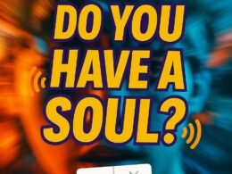 Dynamische Snapchat-Story mit buntem Text, Bewegungsunschärfe und interaktiven Symbolen für Engagement, erstellt von Tobias Hager für 404 Magazine