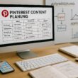 Modernes Büro mit Computerbildschirm, Notizbüchern, Kalendern, Whiteboards und digitalen Tools zur Pinterest-Content-Planung
