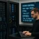 Moderner Serverraum mit Server-Racks, Techniker bei der Überwachung und Monitoren, die HTTP-Header-Analysen zeigen, Credit: 404 Magazine (Tobias Hager)
