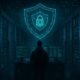 Hochmoderner Serverraum mit leuchtenden Server-Racks, einer Person vor Monitoren, digitaler Schutzbarriere, Blockchain-Netzwerken und binären Codes, geschützt durch leuchtende Netzwerkgrafiken, Credit: 404 Magazine (Tobias Hager)