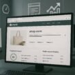 Großer Monitor im Büro zeigt eine übersichtliche Shopify-Webseite mit Ladezeit-Analyse, umgeben von Symbolen für Performance, Crawlability und technische Optimierung.