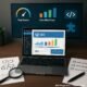 Arbeitsplatz eines WordPress-Entwicklers mit Laptop, SEO-Tools, Diagrammen und Code-Snippets zur Optimierung.