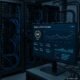 Modern ausgestatteter Server-Raum mit organisierten Hardware-Komponenten, blinkenden LEDs und einem Bildschirm, der eine Website-Performance-Analyse zeigt