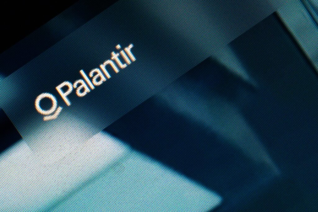 Palantir Unternehmenslogo in Weiß auf einem dunklen Hintergrund, geeignet für Artikel zu Technologietrends