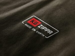 Abbildung eines stilisierten Pfeils, der als Symbol für Richtung und Navigation im digitalen Umfeld dient