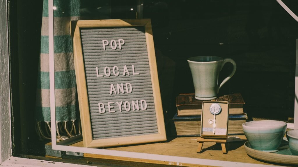 Rechteckiger brauner Holz-Fotorahmen, aufrecht stehend, geeignet für verschiedene Einrichtungsstile