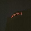 Rote Watsons Neon-Leuchtreklame leuchtet an einer urbanen Wand und betont die Bedeutung von Markenpräsenz im öffentlichen Raum