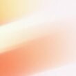 Abstrakter Hintergrund mit sanftem Farbverlauf in Orange und Weiß, ideal für digitale Design- und Technikthemen
